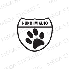 Lade das Bild in den Galerie-Viewer, Hund im Auto Aufkleber